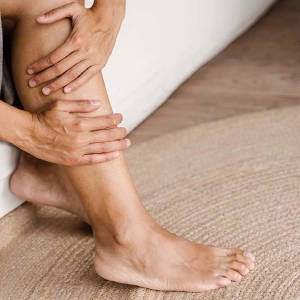 علت تیرگی قوزک پا و راه‌های درمان آن